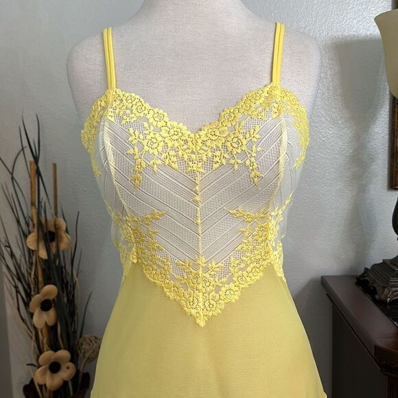 NWOT Wacoal Embrace Yellow And White Lace Chemise Slip Size L/XL - Picture 2 of 11